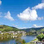 Haus Brandenburg An Der Mosel 아파트 *