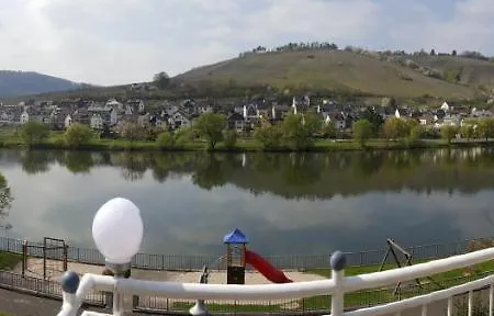 Haus Brandenburg An Der Mosel Apartamento